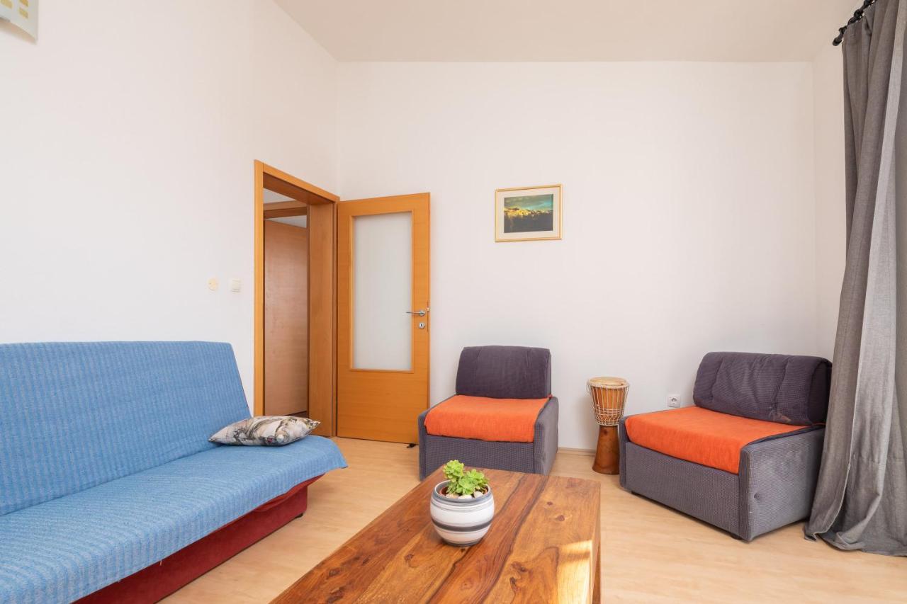 Sapphire Apartment *