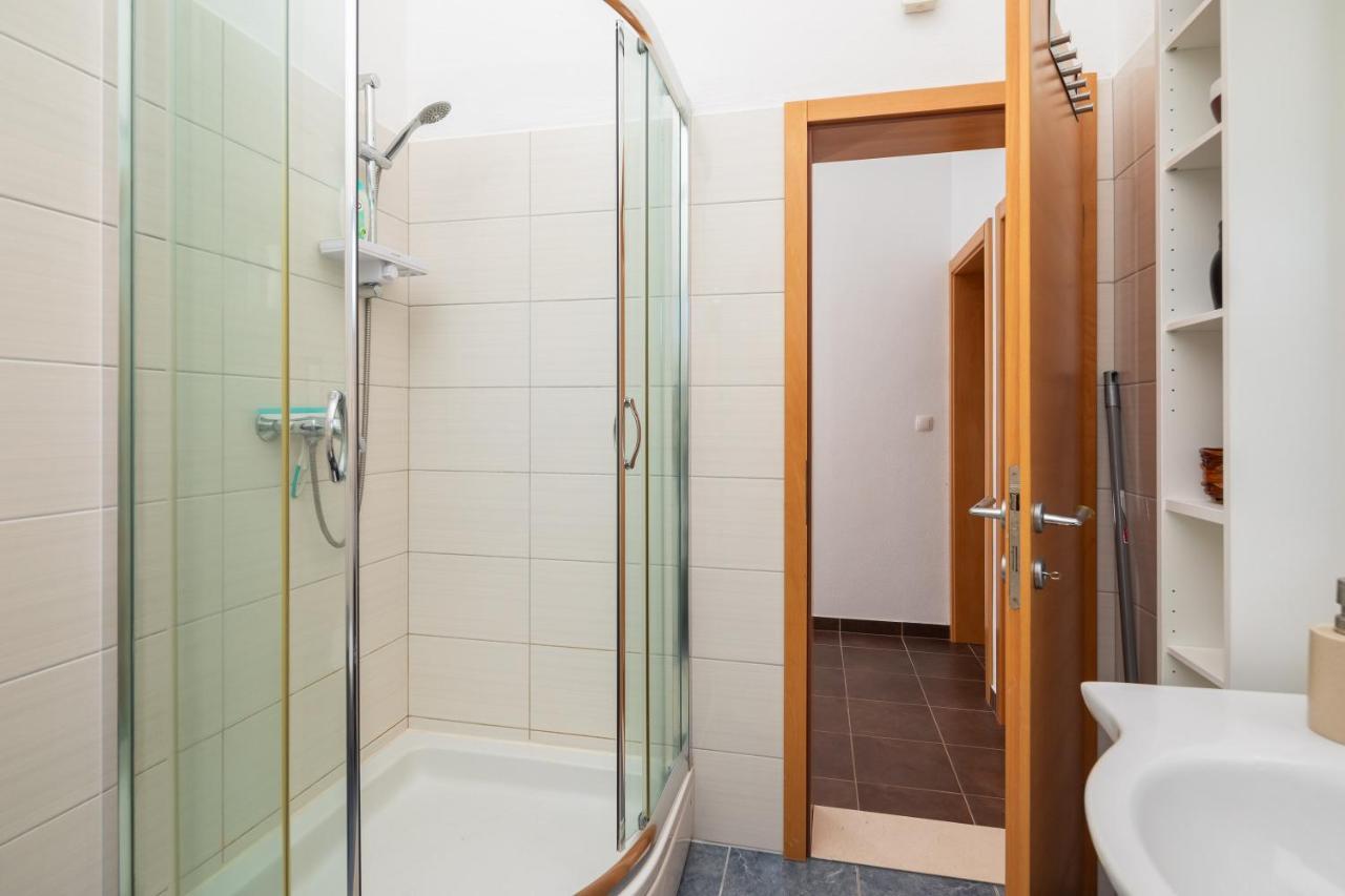 Sapphire Apartment *